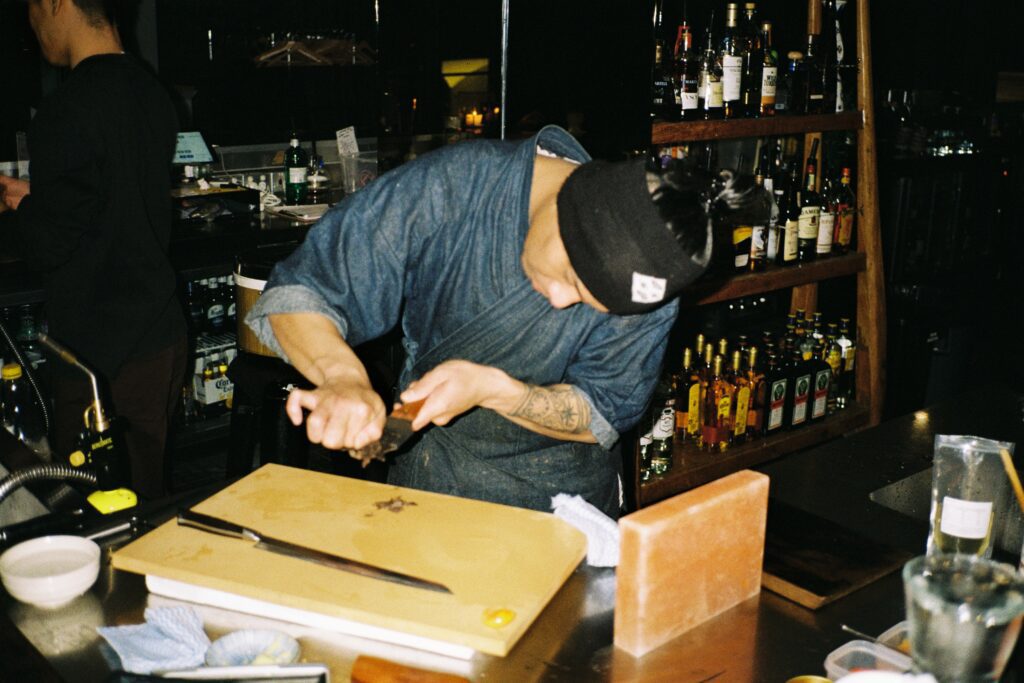 Ronin omakase contax t2 images, of man making sushi